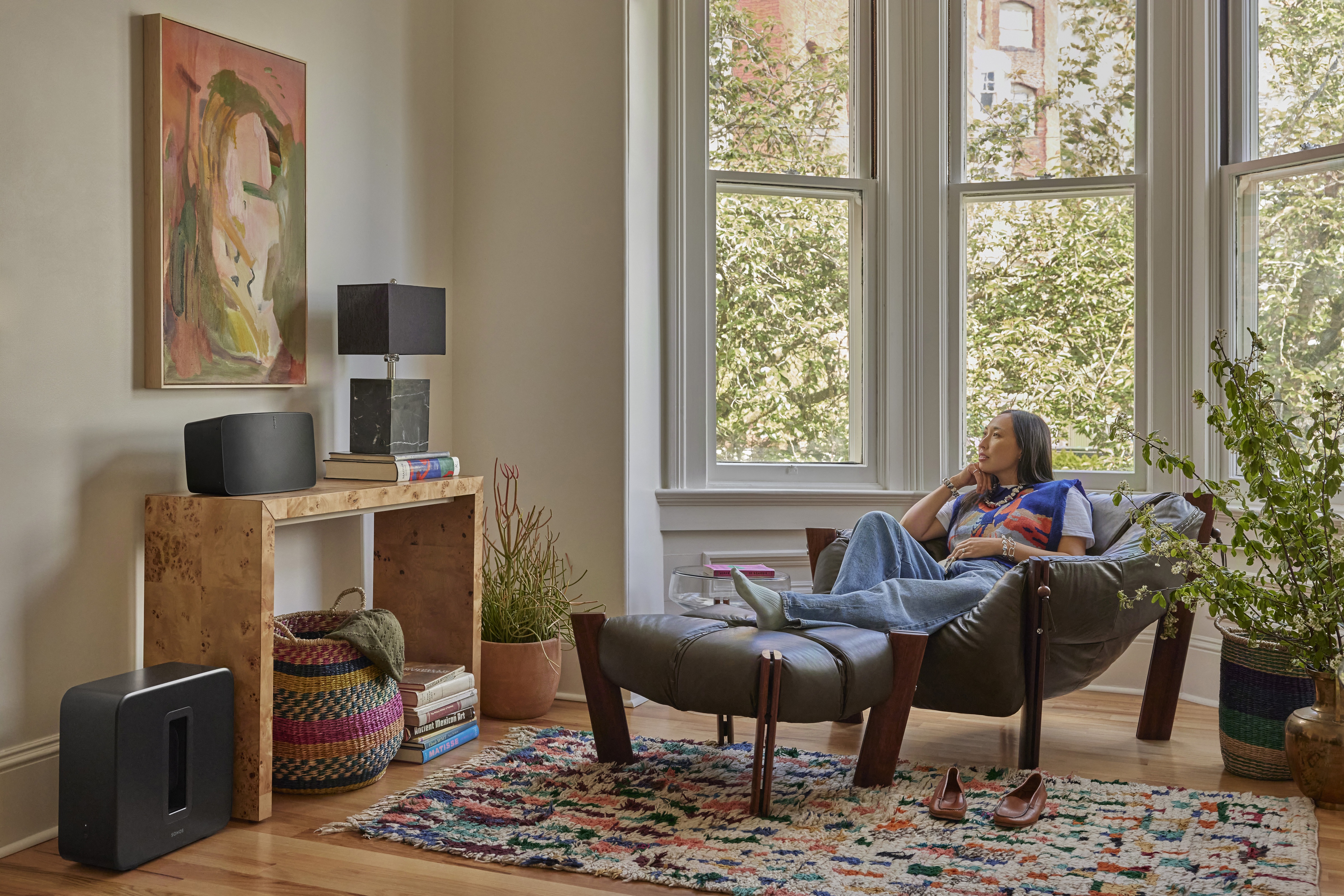Living room with Sonos speakers in a relaxed setup